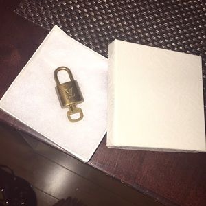 ✨100% Authentic Louis Vuitton Lock 🔐 and key✨